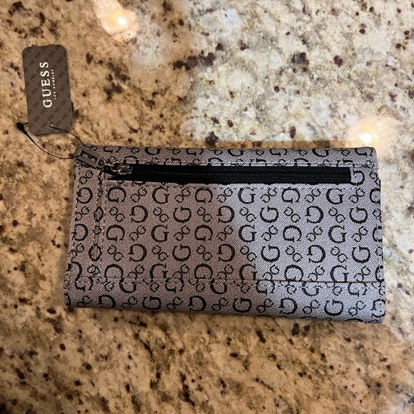 GUESS BAG AND MATCHING WALLET - Picture 7 of 9